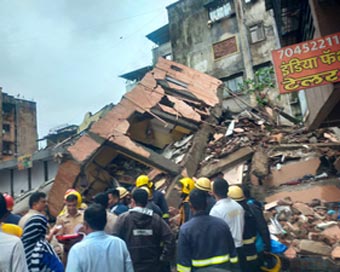 2 persons trapped, 2 hurt in Navi Mumbai building collapse; 50 have narrow escape