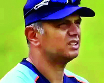 Dravid refuses extra Rs 2.5 cr bonus, opts for equal reward for support staff: Report