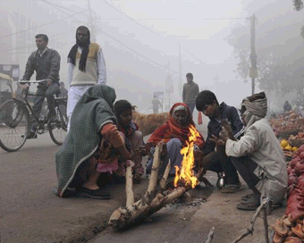 Delhi shivers as mercury drops to 2 degrees 