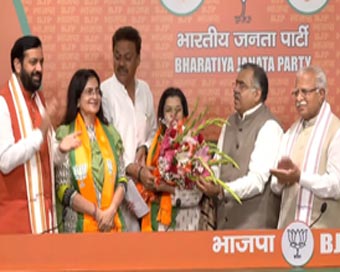 Kiran Choudhry & her daughter join BJP a day after quitting Congress